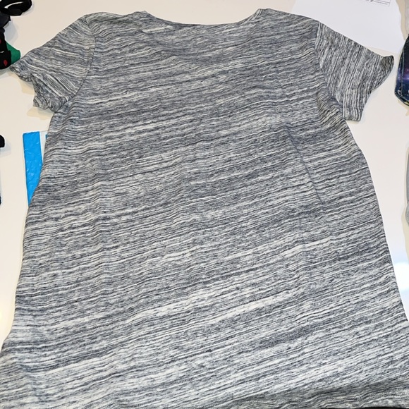 NWOT Gap "Essential Crew" T-shirt, Size M, Navy & Off-White - Picture 2 of 4